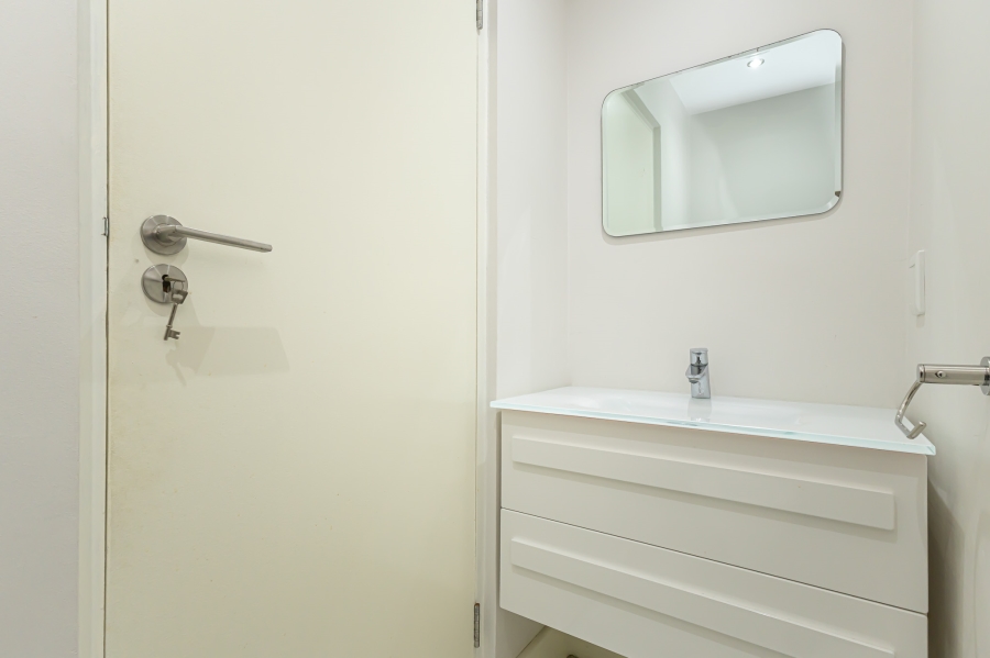 To Let 1 Bedroom Property for Rent in Sea Point Western Cape